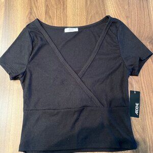 [NEW] Black Women’s V-Cut Cropped T-Shirt